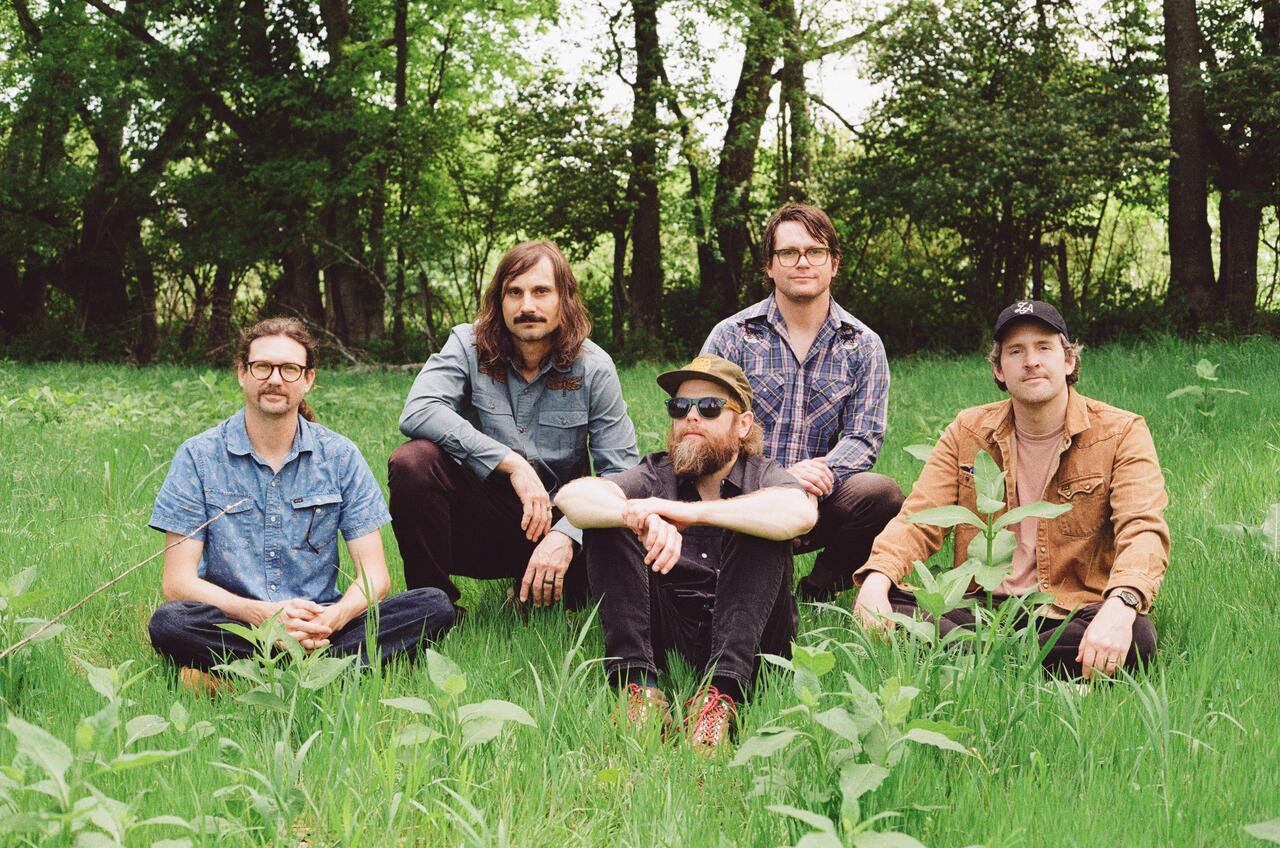 Futurebirds Share New Single “Fly On” from Double Album Far Out Country