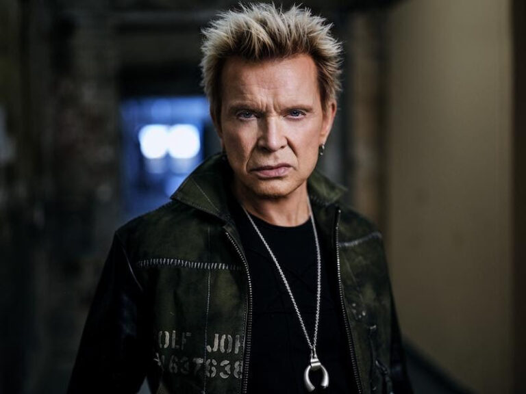 Billy Idol Receives Lifetime Achievement Award at 52nd AMAs