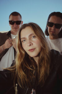 Jungle Debut New Song “The Wave” From Sunshine