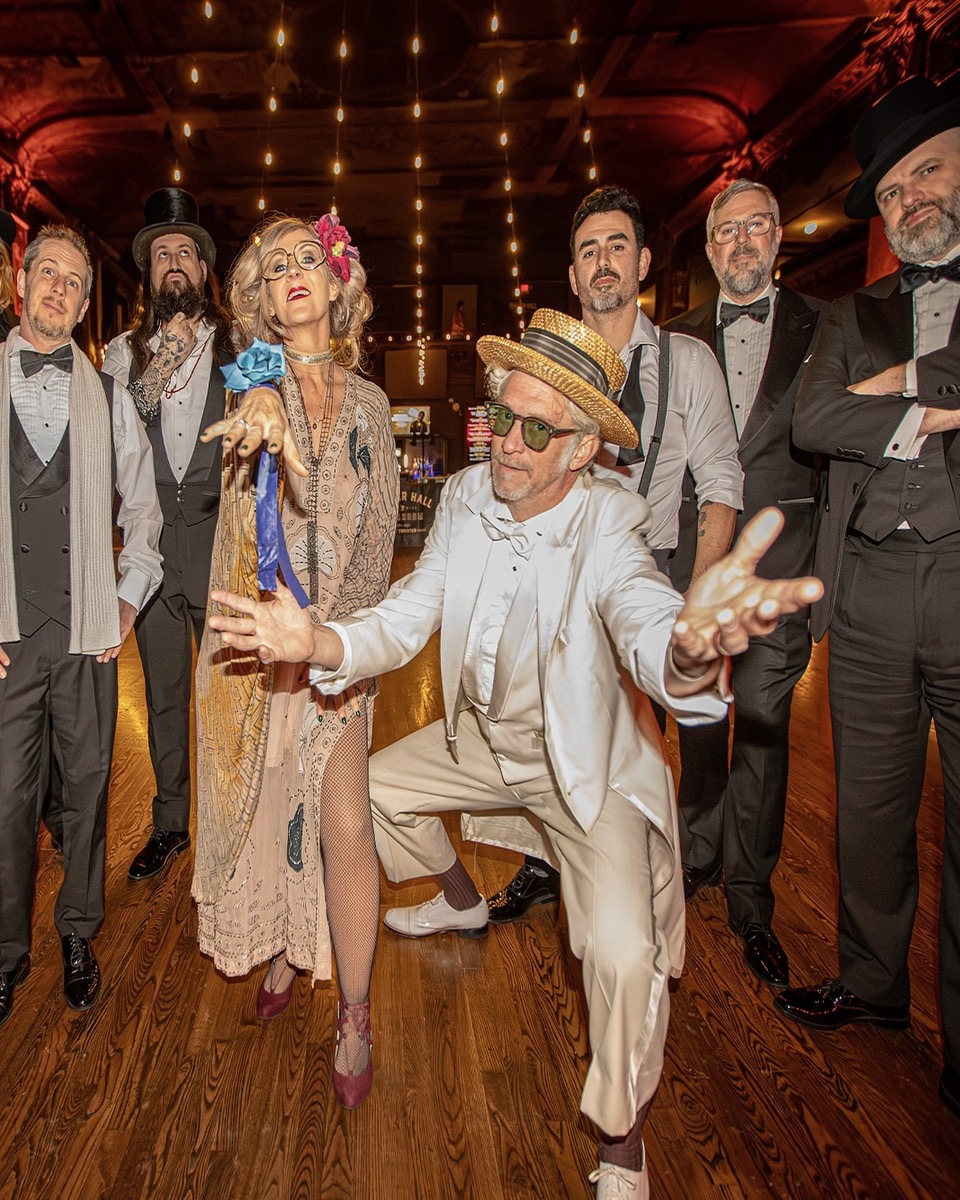 Squirrel Nut Zippers Announce Christmas Caravan Tour