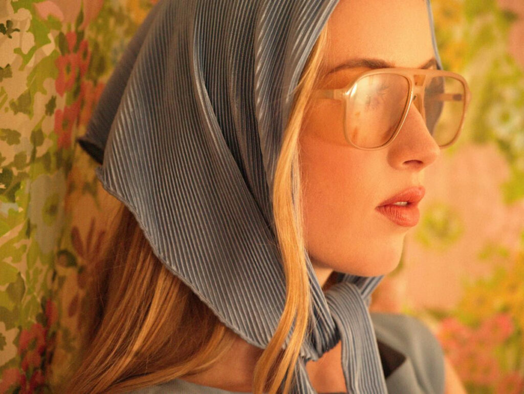 Bronwyn Shares New Single “Johnny Ray” Ahead of Rattlin’ Bones