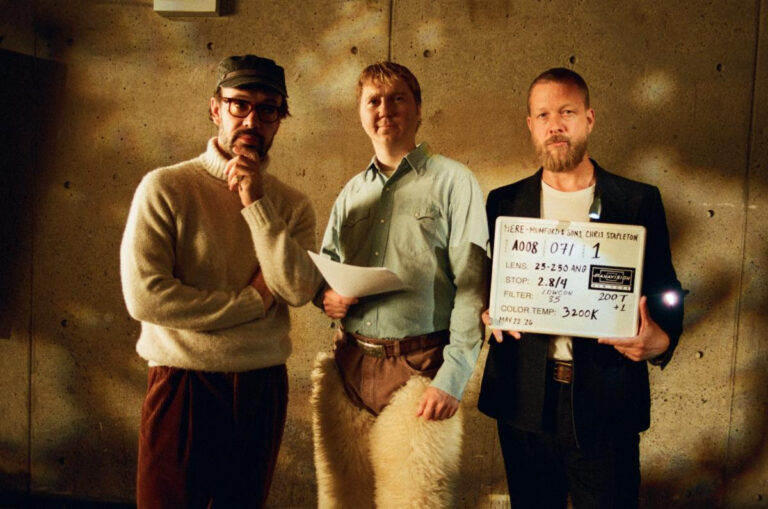 Mumford & Sons Tap Paul Dano, Shailene Woodley, and Oscar Isaac for New “Here” Video