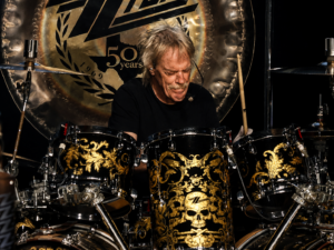 Frank Beard, Drummer Behind ZZ Top’s Signature Groove, Dies at 77