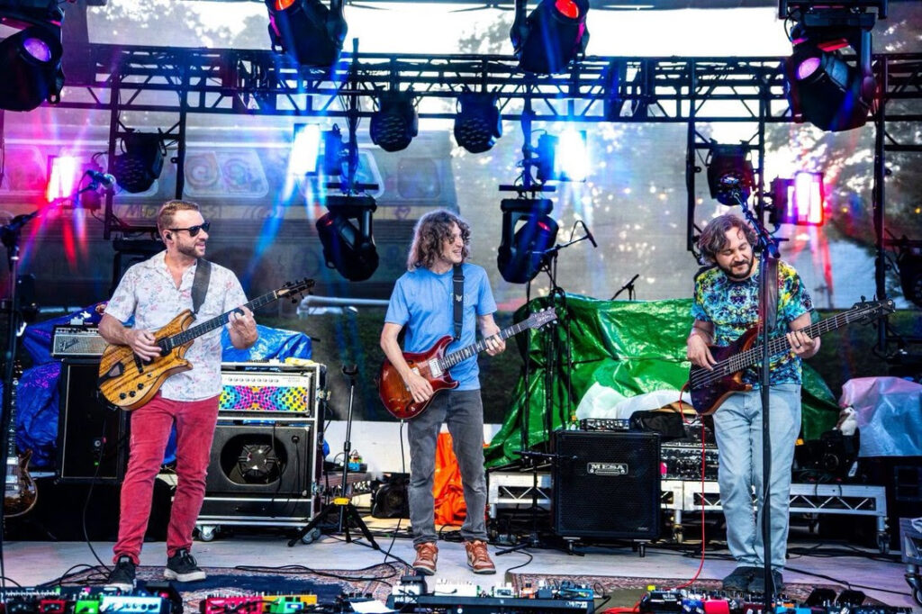 Spafford Welcomes Jeremy Schon for Surprise ‘Peaches’ at Domefest