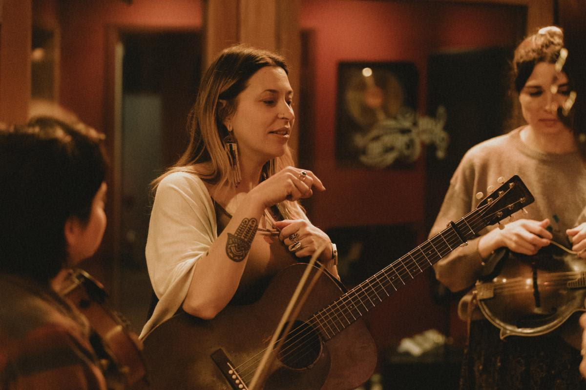 Lindsay Lou Celebrates Women in Bluegrass With ‘Bluegrass Women’